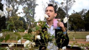 Video: se vacunó contra el coronavirus e hizo un «Recuerdo de mi primera dosis»