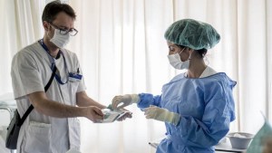 Argentina superó hoy las 99 mil muertes por coronavirus y sumó más de 14 mil contagios