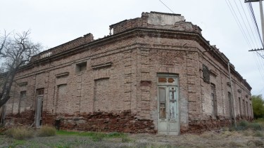 Un caserón vacío en Darwin esconde historias del ferrocarril