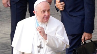 Desde el Vaticano indicaron que esta mañana desayunó, leyó algunos diarios y se levantó para caminar. (Foto: AP)