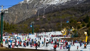 La falta de nieve preocupa en la cordillera y afecta a los turistas