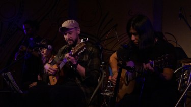 Matías Medús, artista nacido en Junín de los Andes que recorre el mundo con la música. 