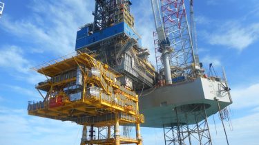 Harbour Energy fue intimada en 2022 por la Cancillería Argentina por anunciar operaciones en las Islas Malvinas sin permiso nacional. Terminó retirándose del proyecto.