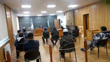 Este lunes se realizó la formulación de cargos a los 11 detenidos tras los festejos de Argentina, por agredir a un policía y dañar un patrullero. Foto Gentileza