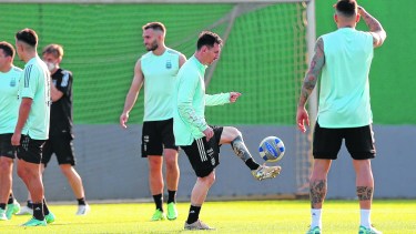 Domina Lionel Messi, para propios y extraños la principal atracción de la finalísima en el Maracaná. (AP Photo/Bruna Prado)