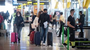 El viajero dio negativo antes del vuelo y también en su llegada a Argentina.