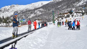 El cerro Catedral abre el lunes para esquiadores principiantes y peatones