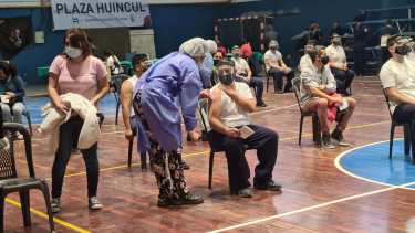 En el club Plaza Huincul bajaron el límite de edad a 25 años. (Andrea Vazquez)