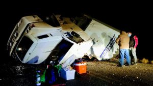 Volcó un camión que trasladaba una carga de Mercado Libre hacia Neuquén