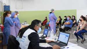 Neuquén realizará una maratónica jornada de vacunación sin turno en cuatro ciudades: qué vacunas se están aplicando