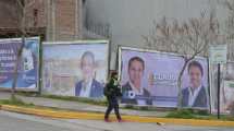Imagen de Intimaciones y multas: la batalla perdida contra la cartelería política