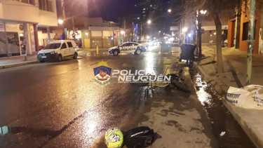 Se investiga la participación de un tercero en el siniestro vial en pleno centro de Neuquén. Foto: Gentileza