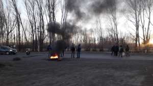 Levantaron el corte sobre Ruta 7, en El Chañar, que realizaban los municipales