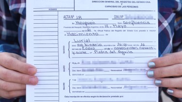 El DNI y el pasaporte a partir de hoy incluirán en la categoría sexo F, M o X. En la provincia ya hay actas rectificadas. Foto Florencia Salto.