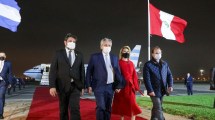 Imagen de Alberto Fernández en Perú asiste a la asunción de Pedro Castillo