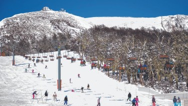 El cerro Chapelco habilitó parcialmente sus pistas.
