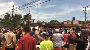 Tensión en Cuba: multitudinaria e inédita protesta contra el Gobierno