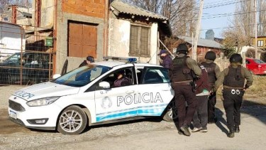 La policía realizó un rastrillaje en la casa de la víctima. Foto: archivo