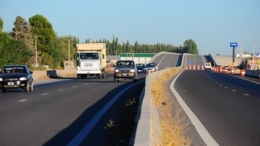 Se trabajará en una descarga pluvial en el paso elevado de la Ruta 22 en General Enrique Godoy.