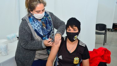 En el vacunatorio covid y centros de salud barriales de Regina, se atenderá a mayores de 18 años sin factores de riesgo. (Foto archivo)