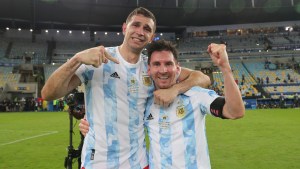 Dibu Martínez: »tenía más ganas de que fuera campeón Lio que yo»
