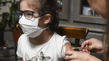 Imagen de Evalúan aprobar en el país la aplicación de la vacuna de Sinopharm en niños