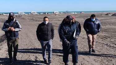 En la playa, a 100 km de Viedma, se hizo la reconstrucción con la participación de todas las partes. Foto: gentileza.
