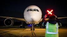 Imagen de Llegó el tercer vuelo del día con vacunas y se superaron las 30 millones de dosis recibidas