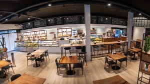 Un local comercial con estética industrial, en pleno centro de Roca