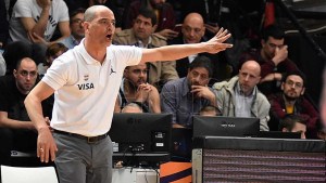 Hernández dejó de ser el técnico de la selección argentina de básquet