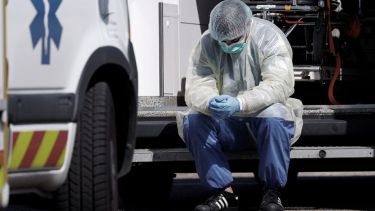 Si bien la presión sobre el sistema de salud disminuye levemente, las miradas están puestas en la variante Delta. Foto: Télam.-