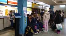 Imagen de Nieve: hay varados en la terminal de Bariloche y contienen en Neuquén a los que no pudieron avanzar