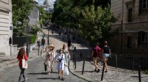 Imagen de Francia defiende la ampliación del pase sanitario ante amenaza de una cuarta ola