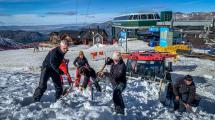 Imagen de Cerro Catedral cierra la parte alta de la montaña y cruzan los dedos por una nevada