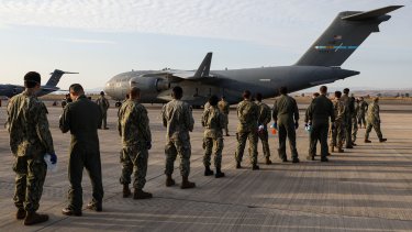 El momento en que embarcan los últimos militares de Estados Unidos que quedaban en Afganistán. 