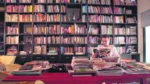 Imagen de Acumular libros: ¿qué dice de un lector todo lo que apila para leer después?
