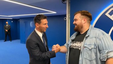 Messi junto a Ibai en el estadio del PSG. 
