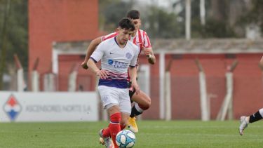Renzo Uriburo tuvo un partido de fricción ante Estudiantes de la Plata en el torneo de Reserva. El volante marcó el transitorio 2-1 para El Ciclón. Foto gentileza