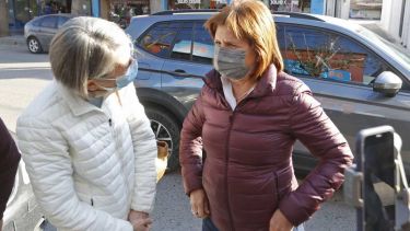 La presidenta del PRO caminó esta mañana por el centro de Roca y al mediodía participó de una actividad en Cipolletti. (Foto: Juan Thomes)
