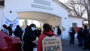 Paro de hospitalarios: «Estamos en la calle esperando que la gobernadora nos atienda»