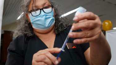 Mañana se suma un nuevo punto de vacunación móvil en Roca. Foto: Juan Thomes