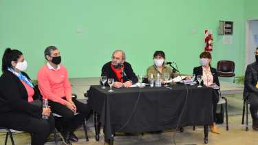Vallejo y Cerda con los concejales del Frente de Todos rechazaron la denuncia del intendente Orazi. (Foto Néstor Salas)