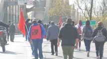 Imagen de Organizaciones sociales levantaron  los cortes en los puentes entre Neuquén y Cipolletti
