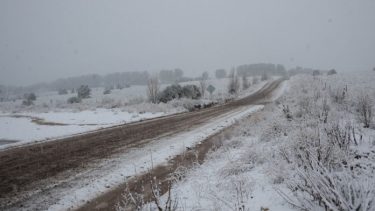 No circular de noche y no hacerlo en bici ni moto cuando las condiciones empeoren, algunas de las recomendaciones para los próximos días en la cordillera. (Gentileza).-