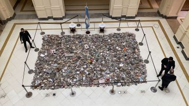 Presidencia informó que "el Gobierno nacional  procedió a recoger las piedras que fueran depositadas con los nombres de las personas fallecidas para guardarlas  adecuadamente y posteriormente encarar la construcción de un espacio en su memoria". (Gentileza).-