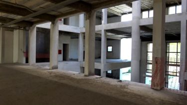 As{i luce el edificio en construcción del Municipio de Viedma.