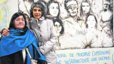 Gladis y Elida, dos de las tres sobrevivientes de las estudiantes secuestradas en Trabajo Social en junio de 1976 (foto archivo Florencia Salto)
