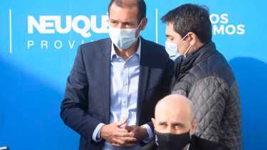 El gobernador Omar Gutiérrez, junto al ministro Alejandro Monteiro. 