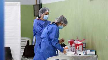 Esta semana el ministerio de Salud provincial recibió dosis de Sinopharm y AstraZeneca para avanzar completando esquemas. Foto: Florencia Salto
