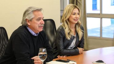 Una foto y otra foto. El gobierno fue criticado por la aparición de las imágenes del cumpleaños, seguidas por las de Fabiola en Iguazú.-